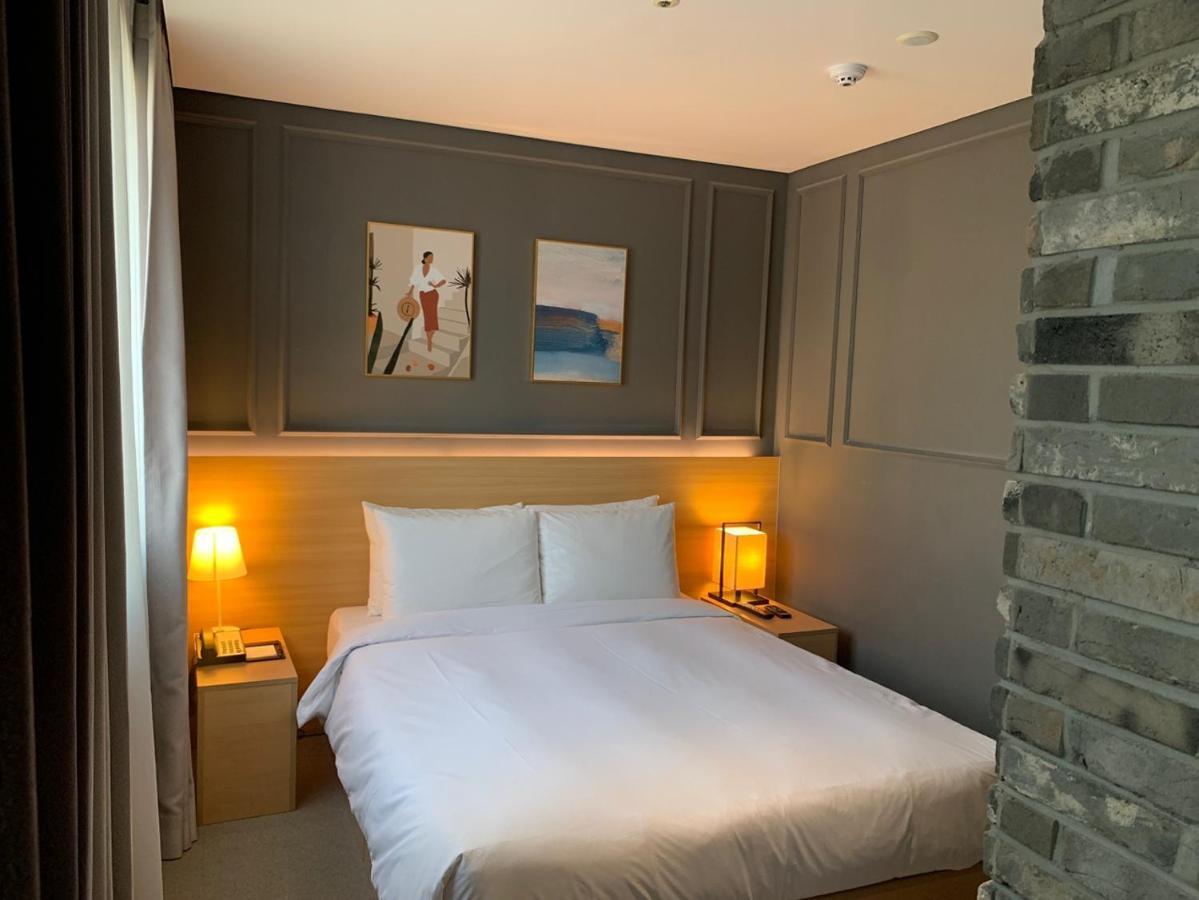 Vella Suite Hotel Suwon Exteriör bild