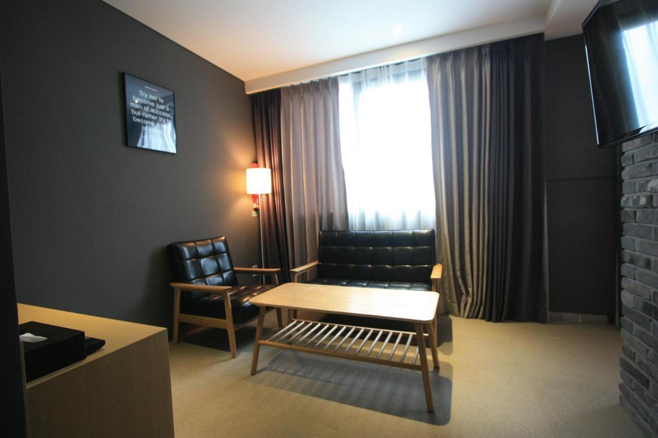 Vella Suite Hotel Suwon Exteriör bild