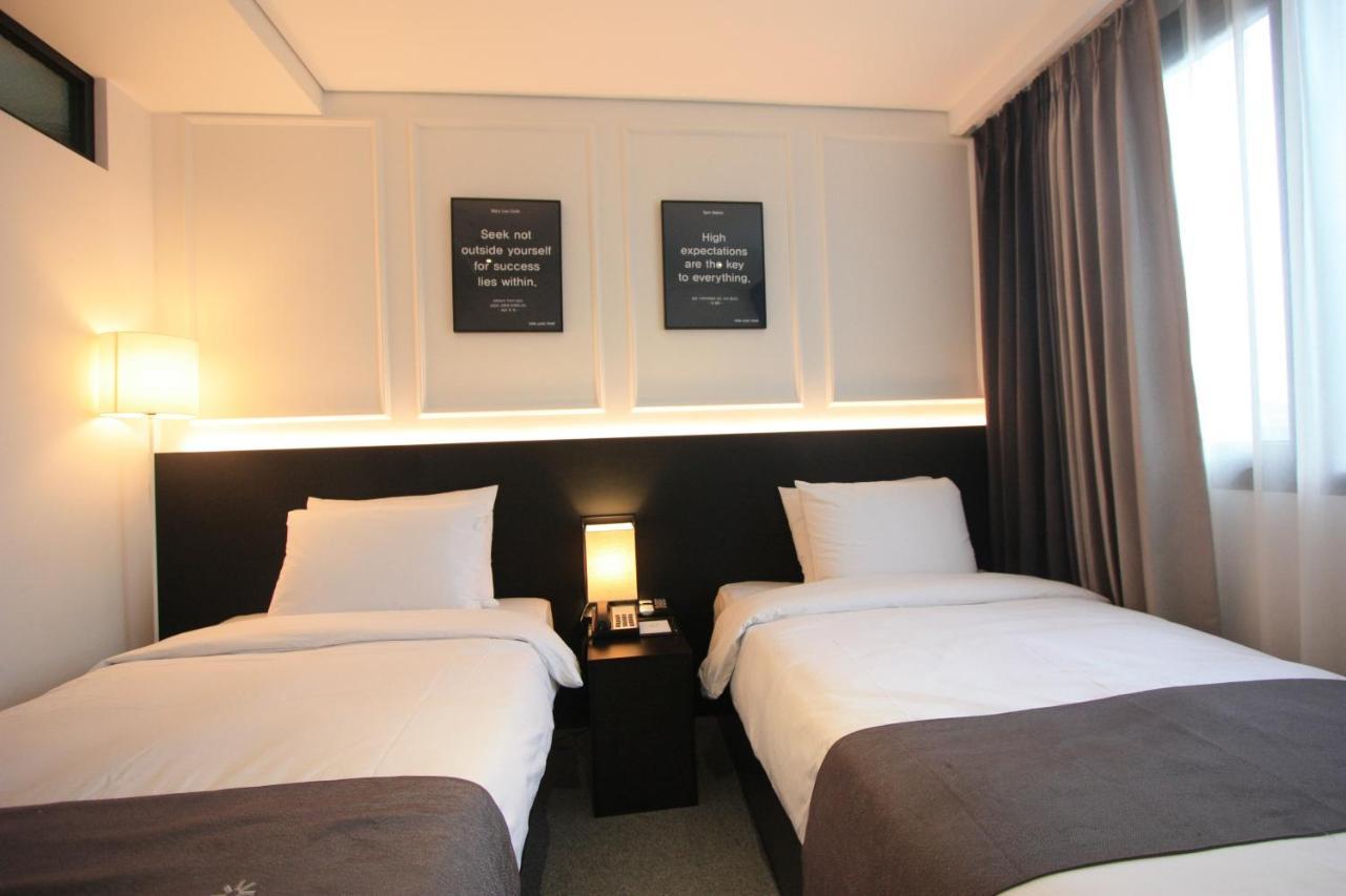 Vella Suite Hotel Suwon Exteriör bild