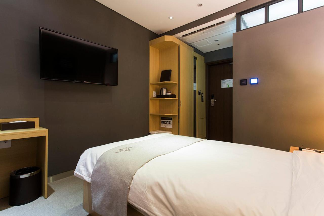Vella Suite Hotel Suwon Exteriör bild