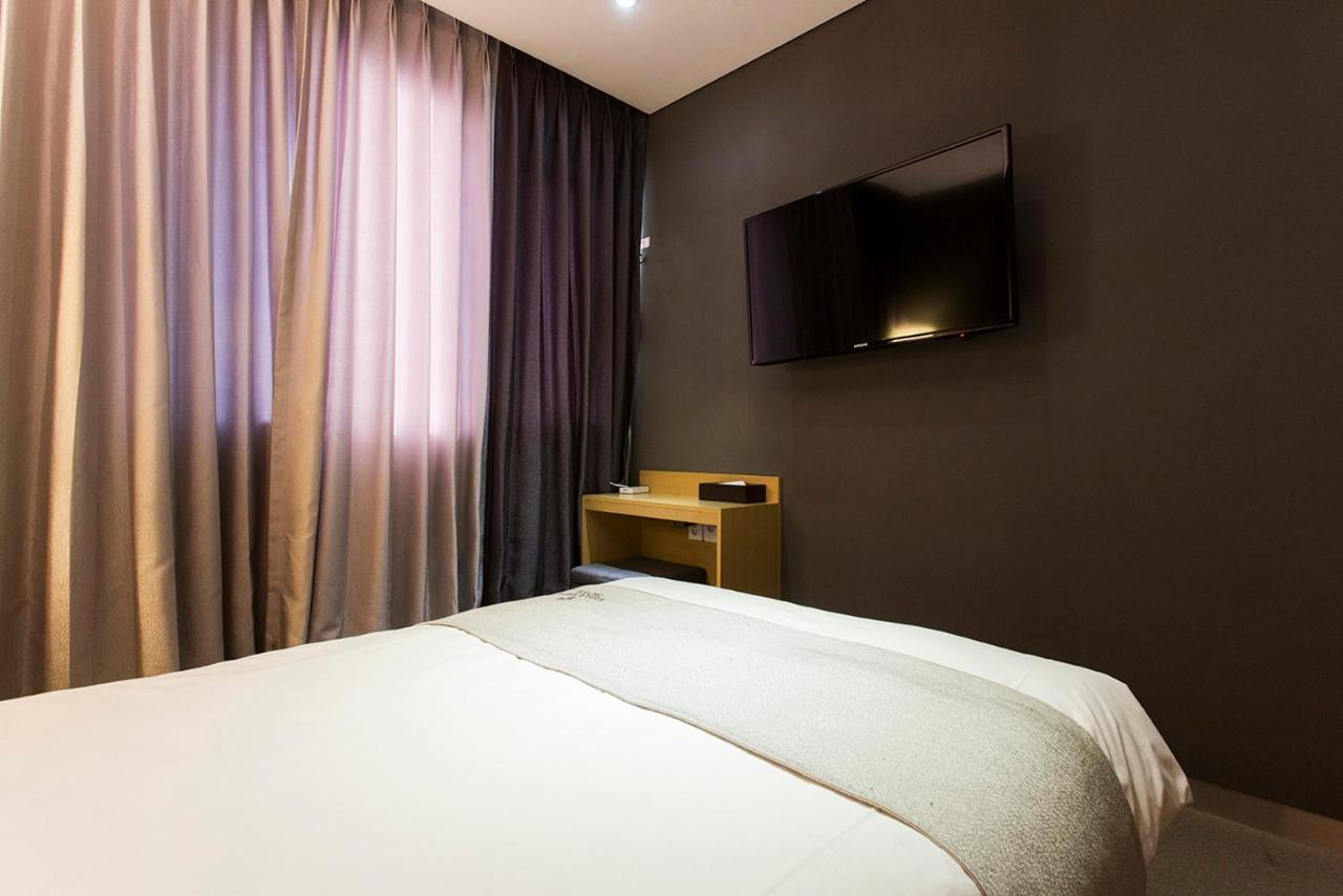 Vella Suite Hotel Suwon Exteriör bild