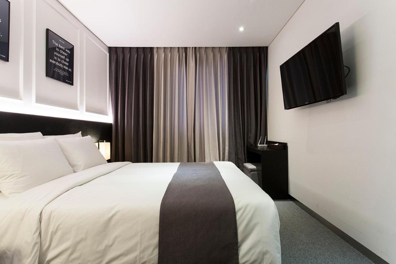 Vella Suite Hotel Suwon Exteriör bild