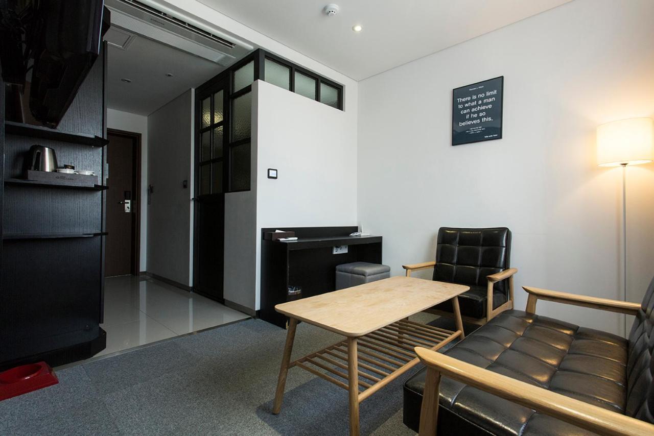 Vella Suite Hotel Suwon Exteriör bild
