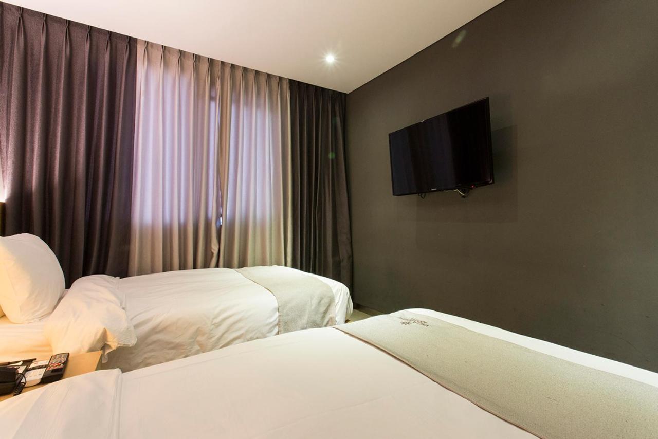 Vella Suite Hotel Suwon Exteriör bild