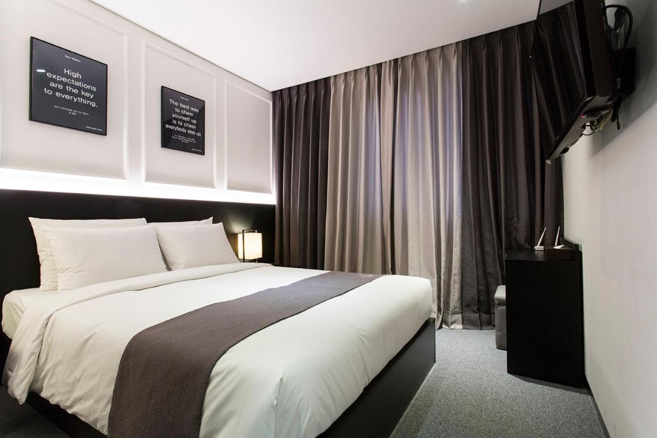 Vella Suite Hotel Suwon Exteriör bild