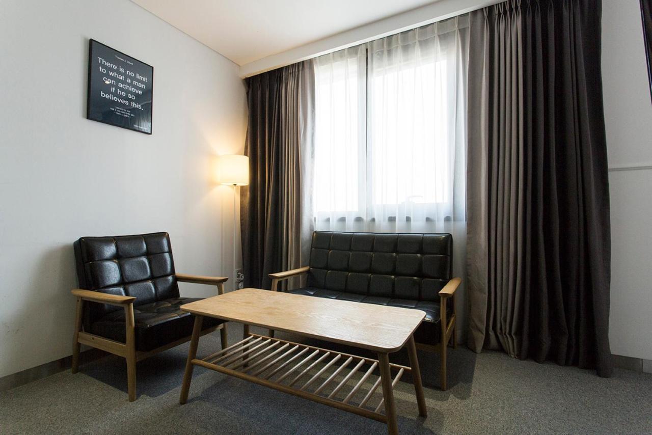 Vella Suite Hotel Suwon Exteriör bild